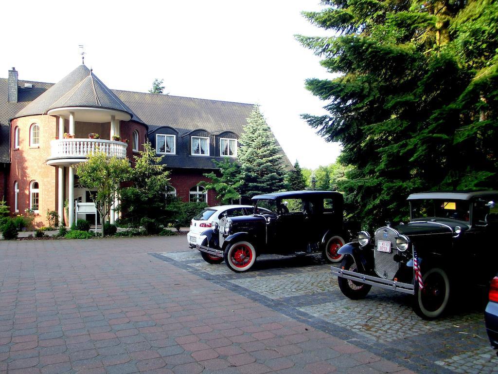 Hotel Und Restaurant Waldschloesschen Crivitz Exterior photo