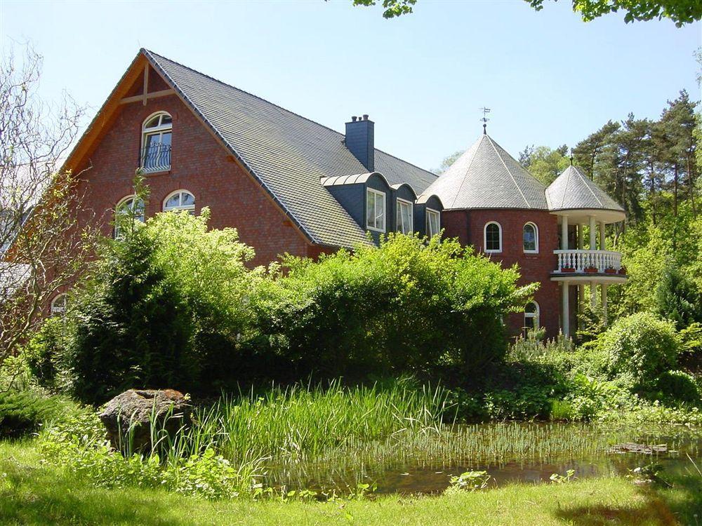 Hotel Und Restaurant Waldschloesschen Crivitz Exterior photo